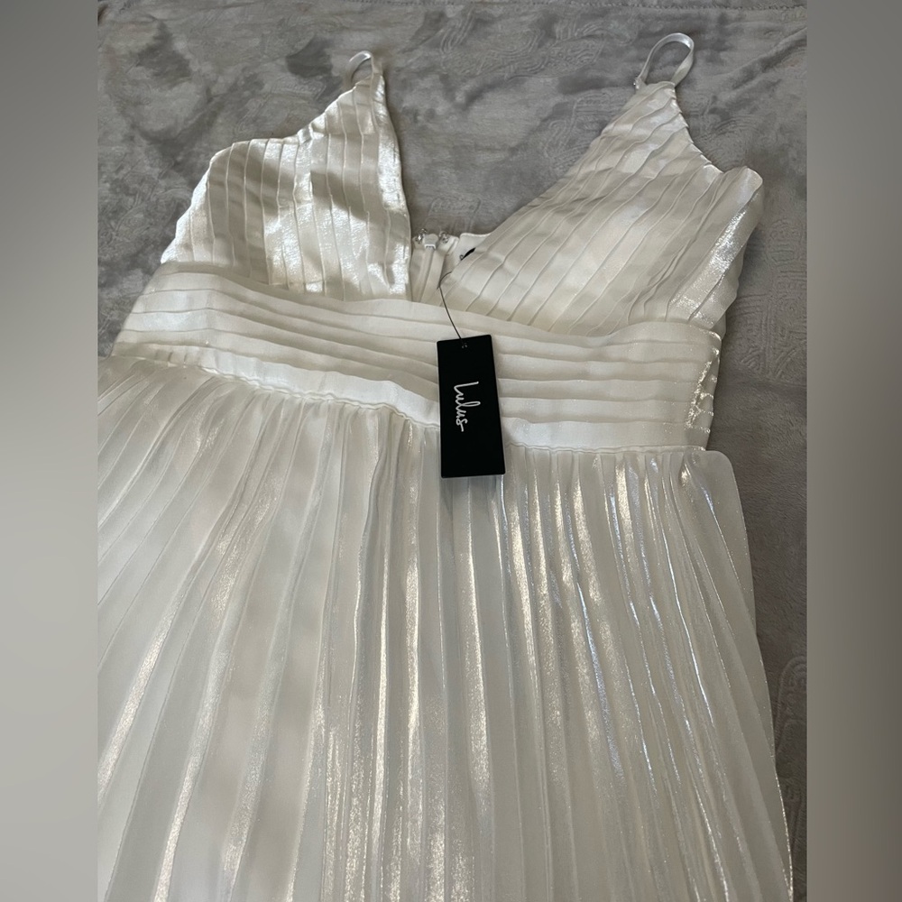 Lulu's White Shimmer Pleated Midi‎ Dress